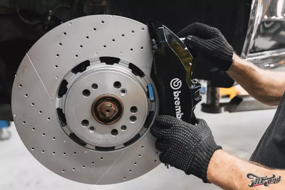 Апгрейд для Mercedes V-Class: установили усиленную тормозную систему Brembo на переднюю ось
